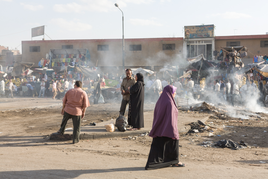 verbranding vuilnis op busstation shubra al-kheima